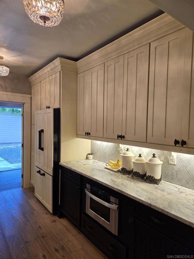 Escondido, CA 92025,1127 E Grand Ave