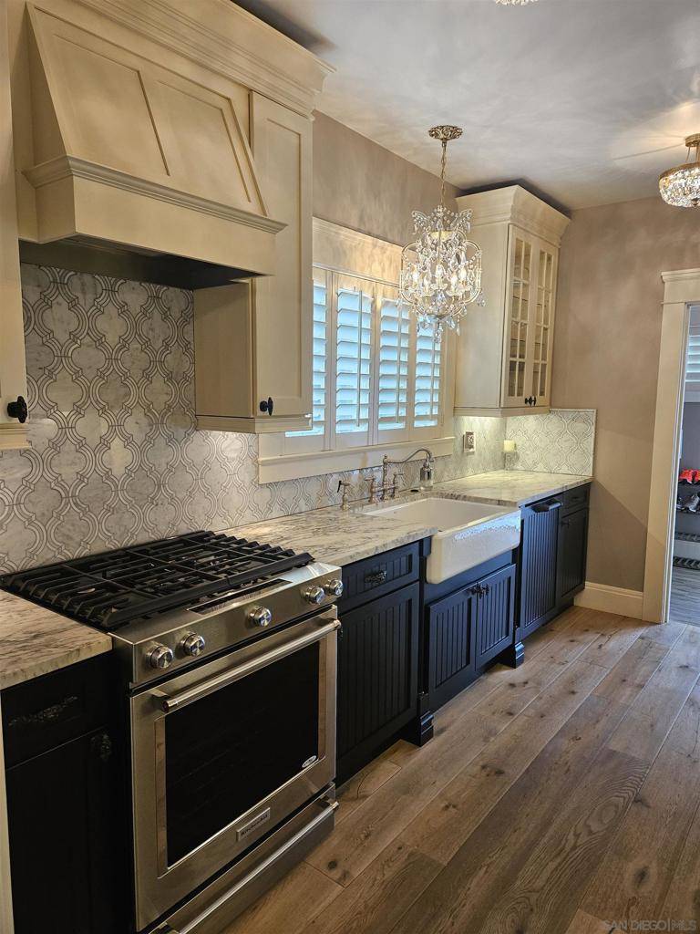 Escondido, CA 92025,1127 E Grand Ave