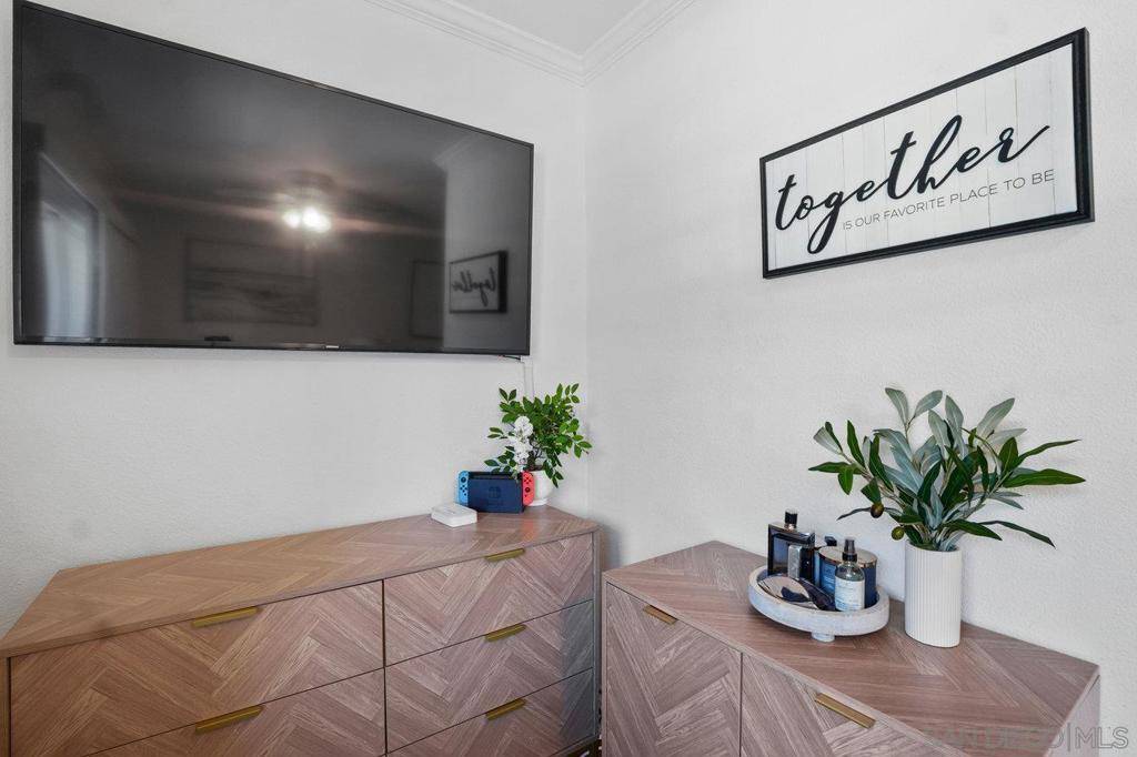 San Diego, CA 92106,1021 Scott Street #122