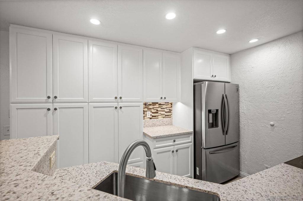 San Diego, CA 92111,7283 Camino Degrazia #11