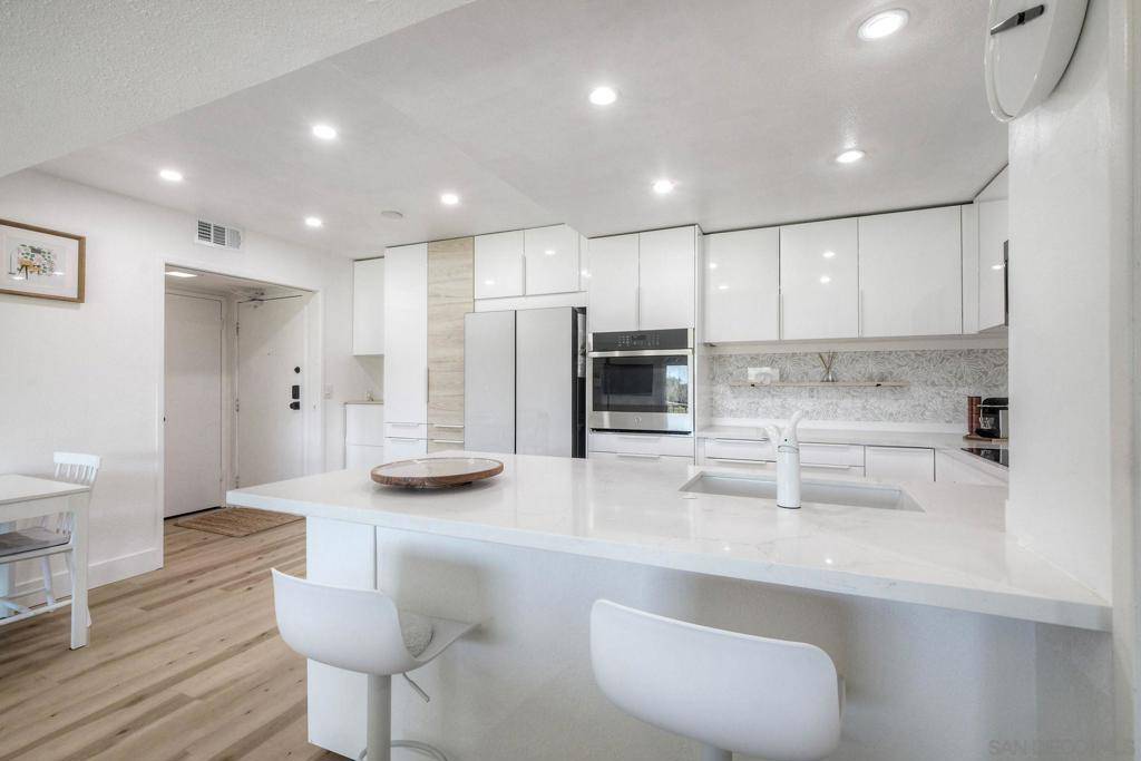 San Diego, CA 92128,12250 Corte Sabio #2304