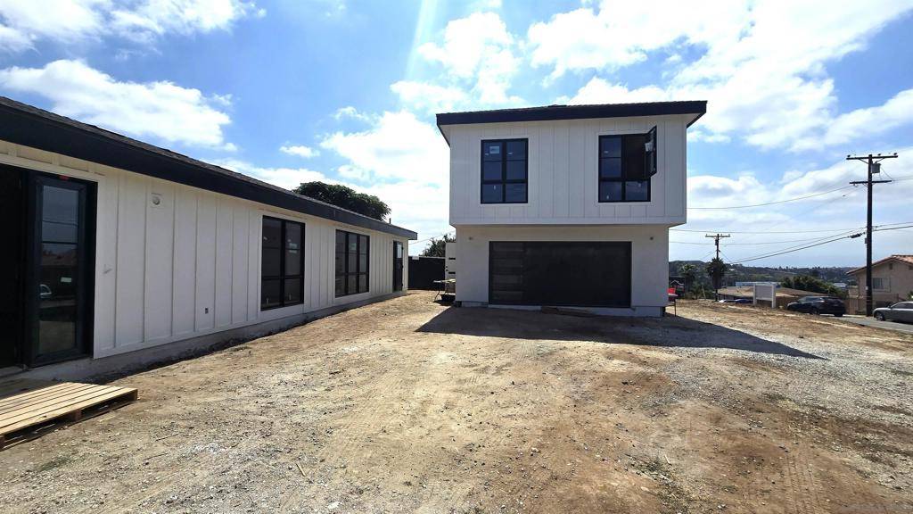 Vista, CA 92083,227 Hill Dr