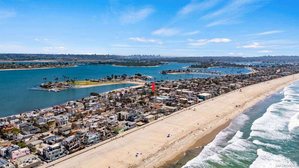 San Diego, CA 92109,806 Redondo Ct