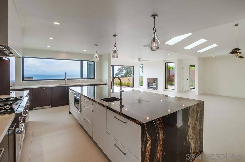 Del Mar, CA 92014,14066 Crest Way