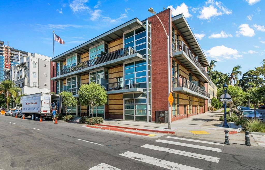 San Diego, CA 92103,3211 5th Ave #203