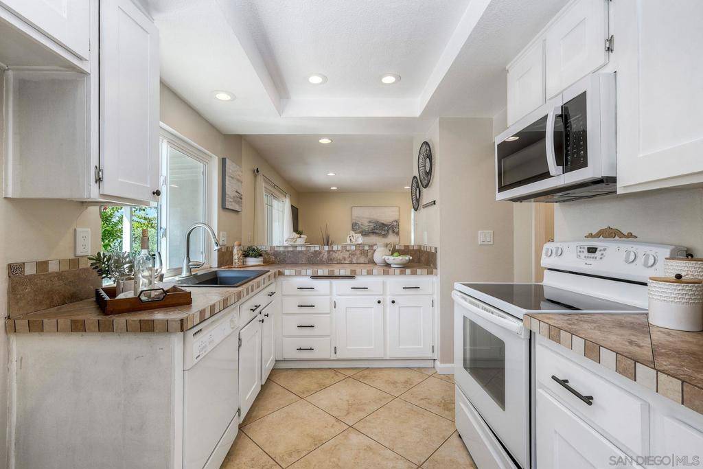 Santee, CA 92071,8339 Carlton Oaks Dr