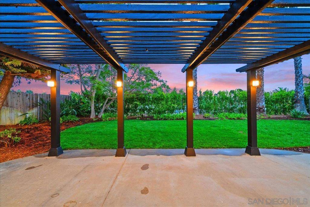 Carlsbad, CA 92011,7212 Columbine Dr