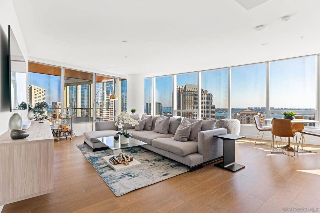 San Diego, CA 92101,888 W E Street #2004