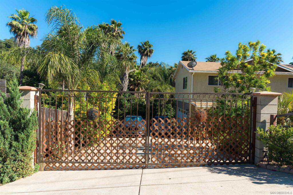 Escondido, CA 92026,10179 Canyon Dr