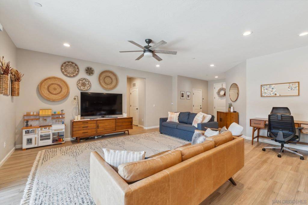 Visalia, CA 93291,3438 N Oakwood Ct