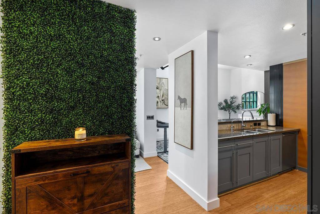 San Diego, CA 92101,700 W E St #403