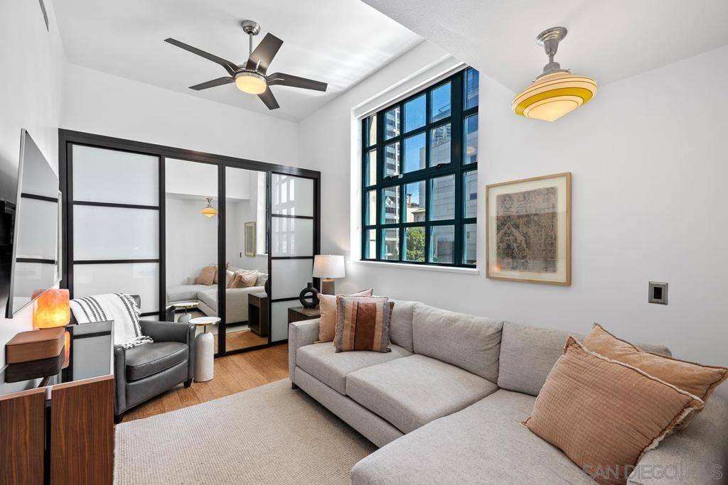 San Diego, CA 92101,700 W E St #403