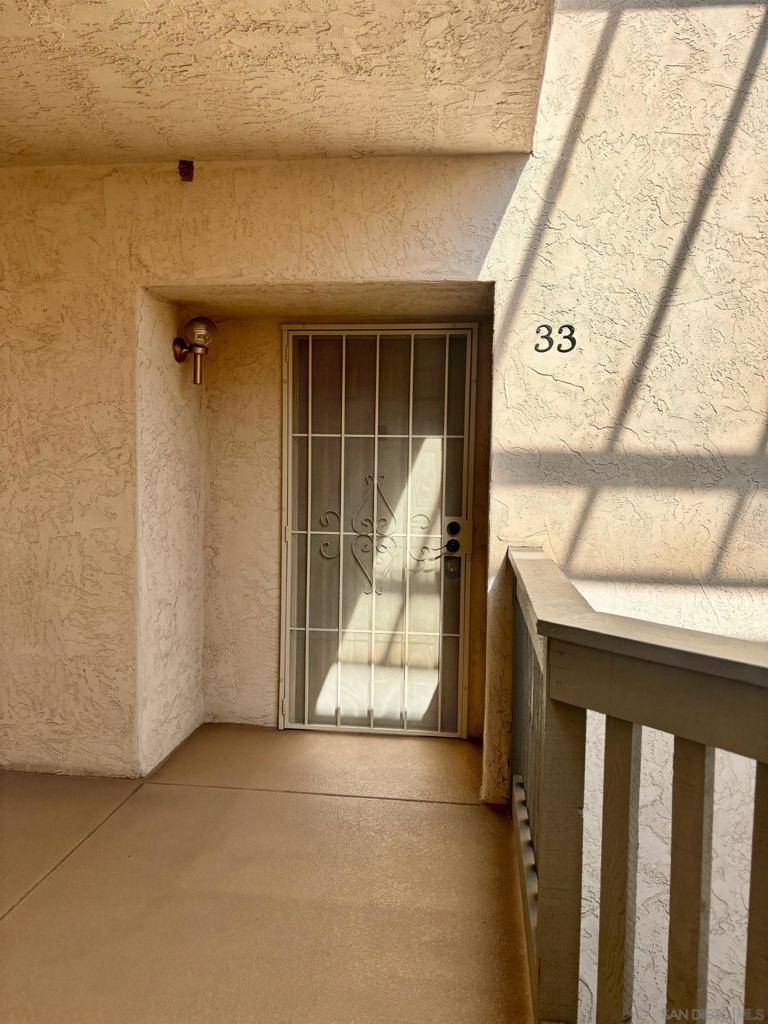 Escondido, CA 92025,1040 E Washington Ave #33
