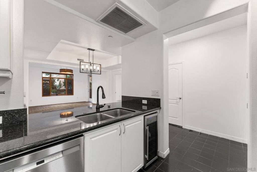 San Diego, CA 92108,8211 Station Village Ln #1111