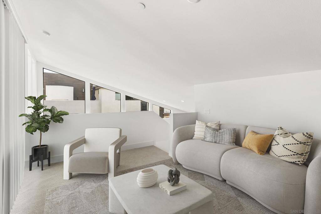 San Diego, CA 92108,8353 Distinctive Dr