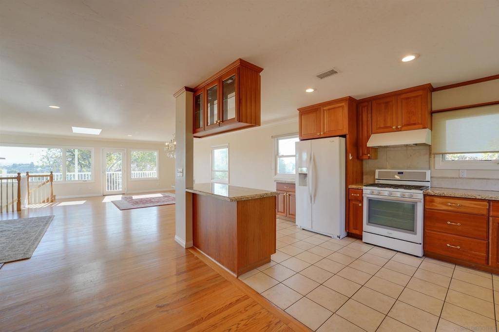 San Diego, CA 92107,3985 LA CRESTA DR