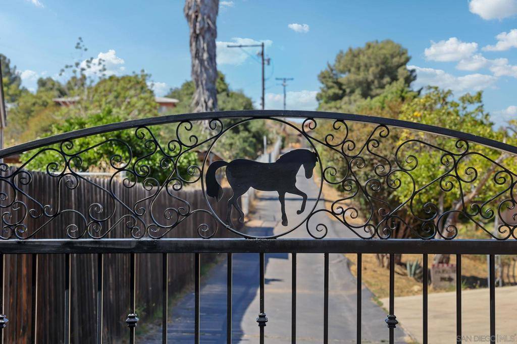 Fallbrook, CA 92028,974 Via Hillview