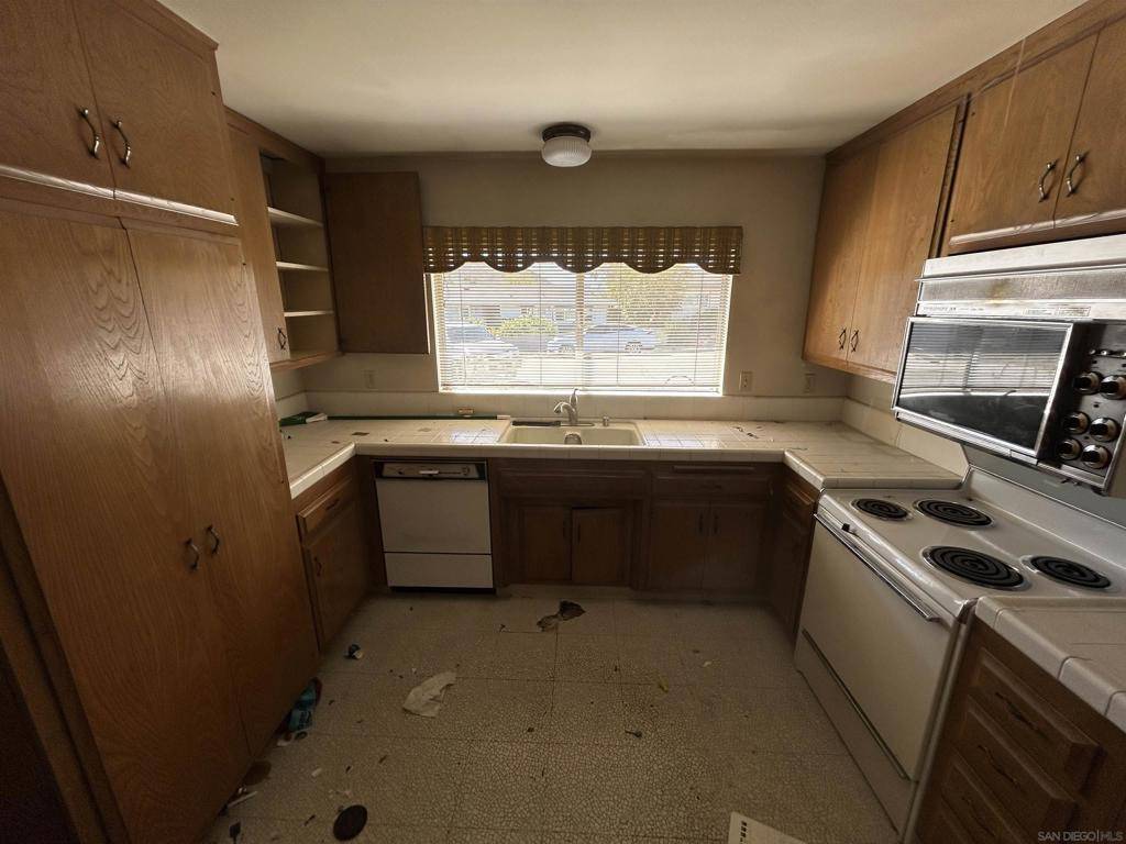 San Marcos, CA 92078,1638 La Tierra Ln