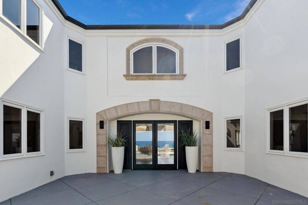 La Jolla, CA 92037,5366 Calumet Ave