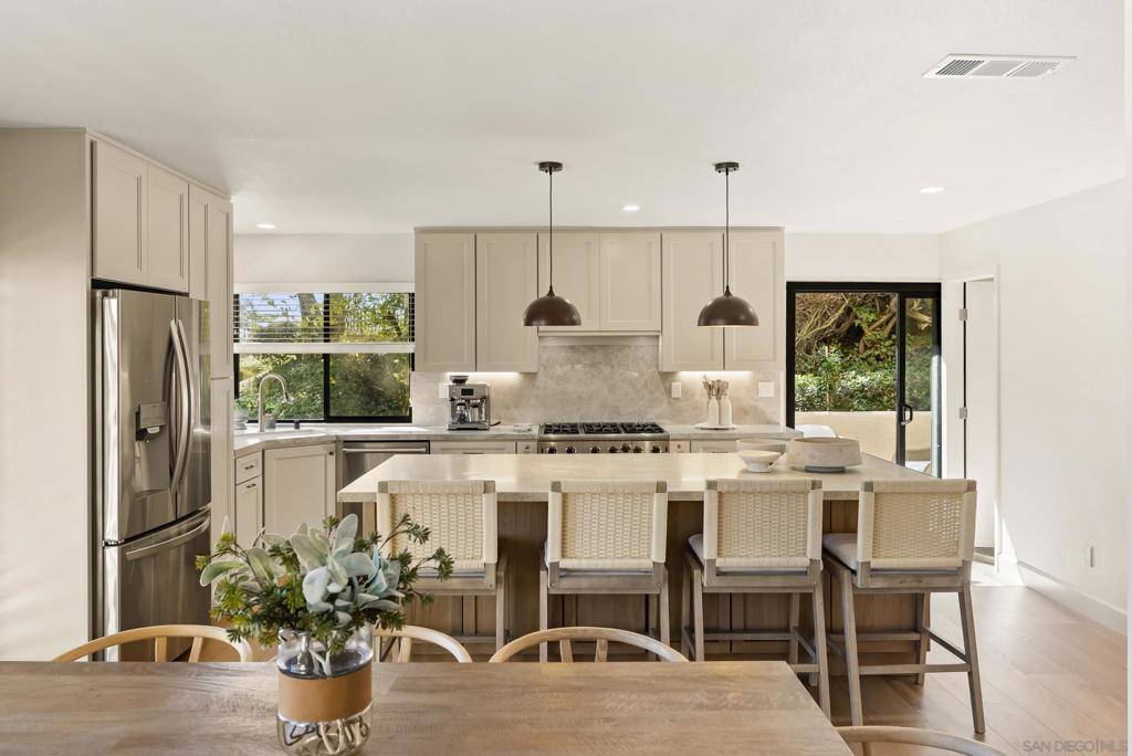 La Jolla, CA 92037,6489 Caminito Catalan