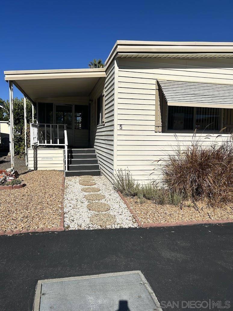 Vista, CA 92084,1501 Anza Avenue #5