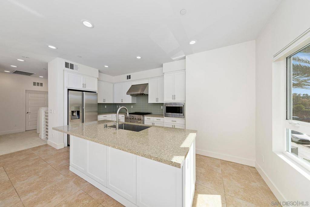 Encinitas, CA 92024,1935 N Vulcan