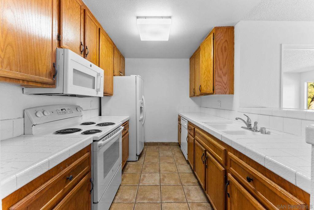 San Diego, CA 92122,7180 Shoreline #5108