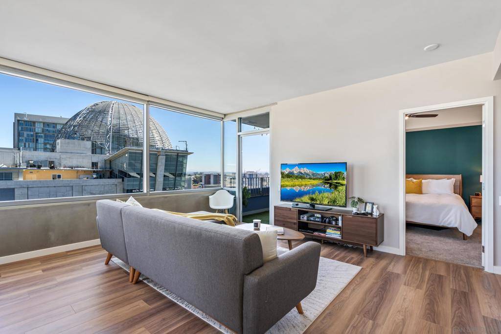 San Diego, CA 92101,321 10Th Ave #1401