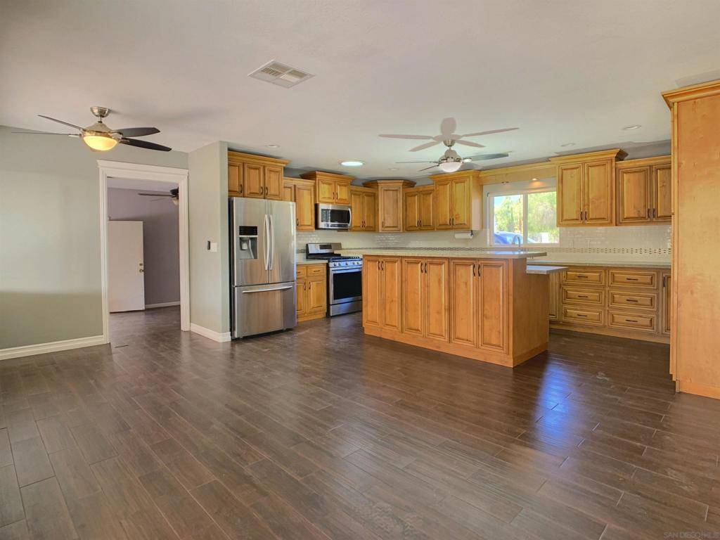 El Cajon, CA 92019,1885 EUCLID AVE