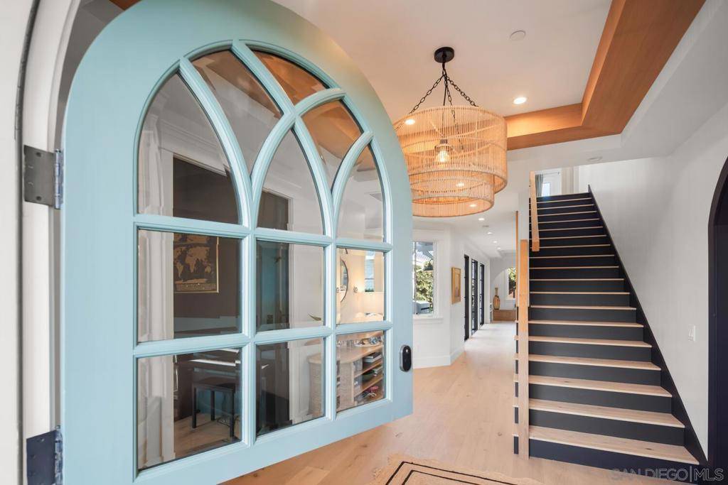 Coronado, CA 92118,851 Coronado Avenue