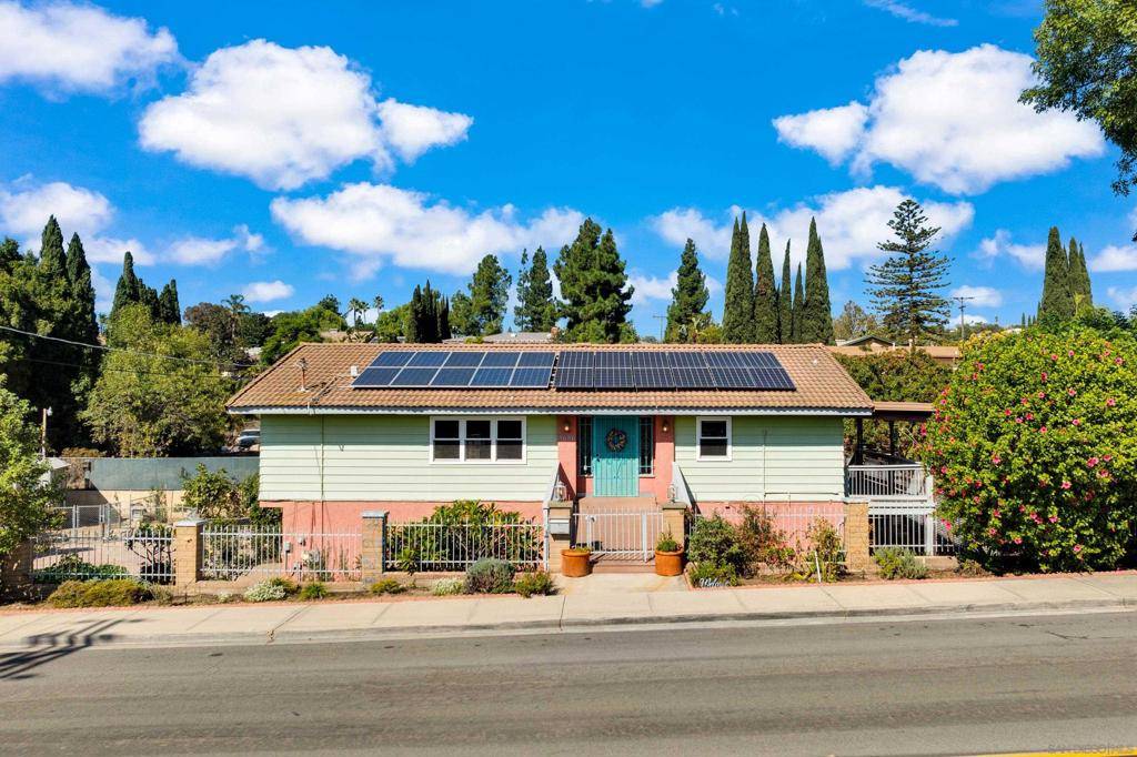 La Mesa, CA 91941,8686 Echo Dr