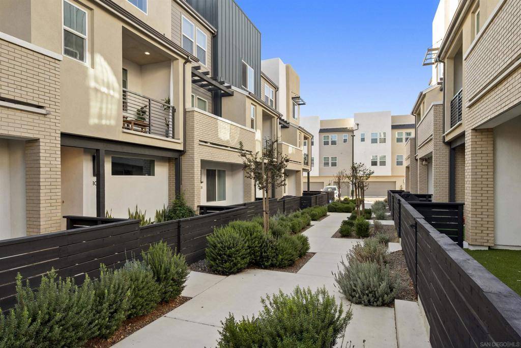 La Mesa, CA 91942,7621 University Avenue #102