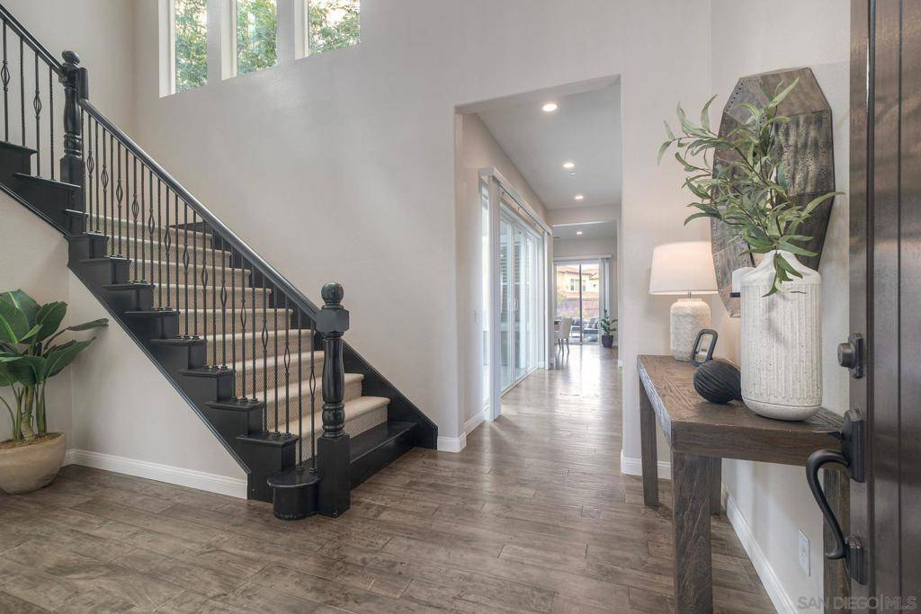 San Diego, CA 92127,16482 Edgehill Rd