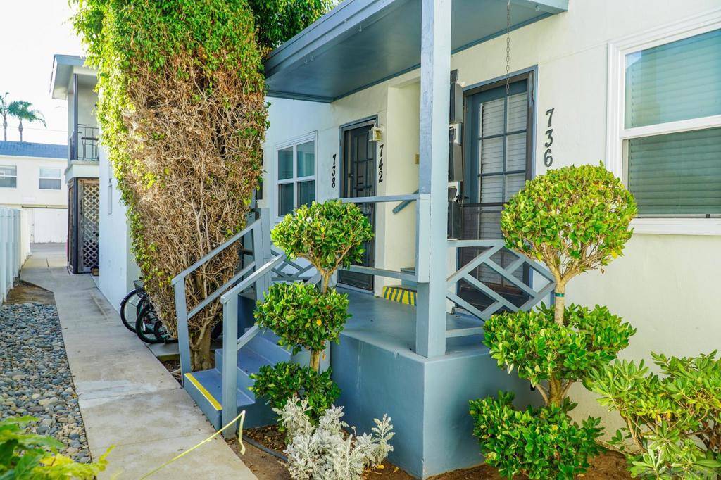 Coronado, CA 92118,736 E