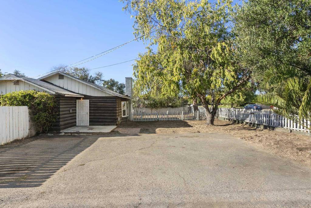 Ramona, CA 92065,615 10Th St