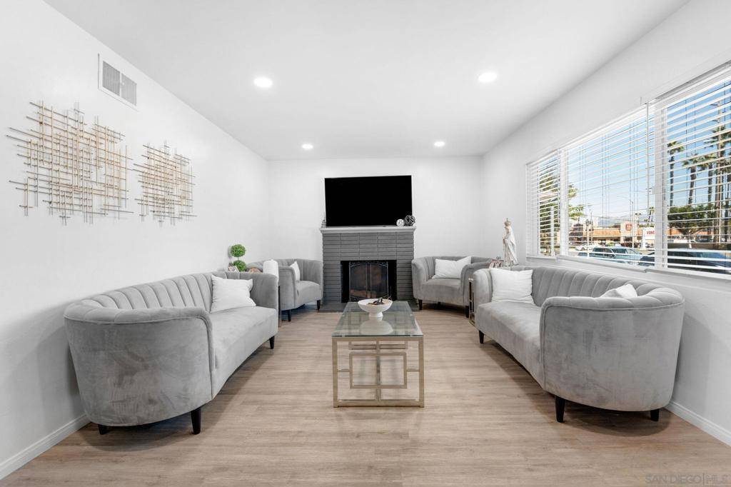 El Cajon, CA 92020,1288 Avocado Ave