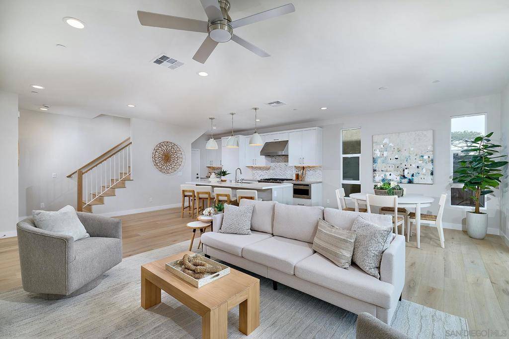 Encinitas, CA 92024,551 N Vulcan Ave