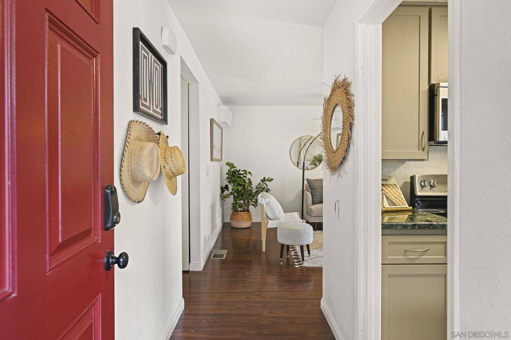 San Diego, CA 92111,6224 Caminito Juanico