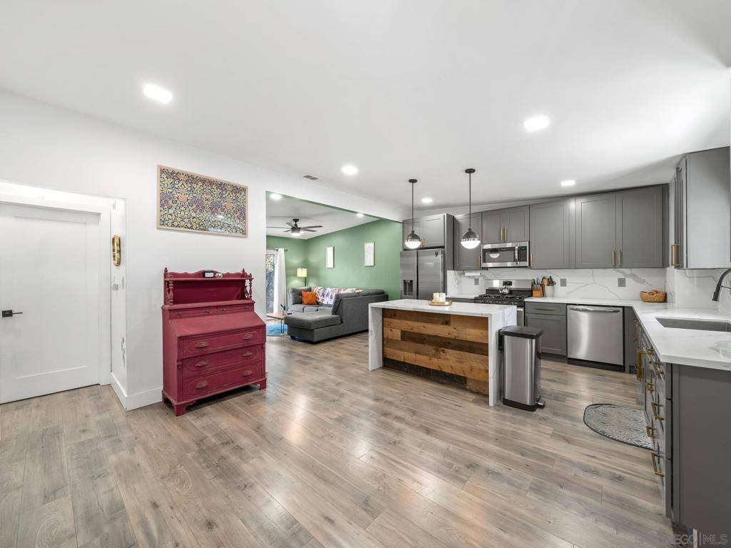 San Diego, CA 92115,4259 View Place