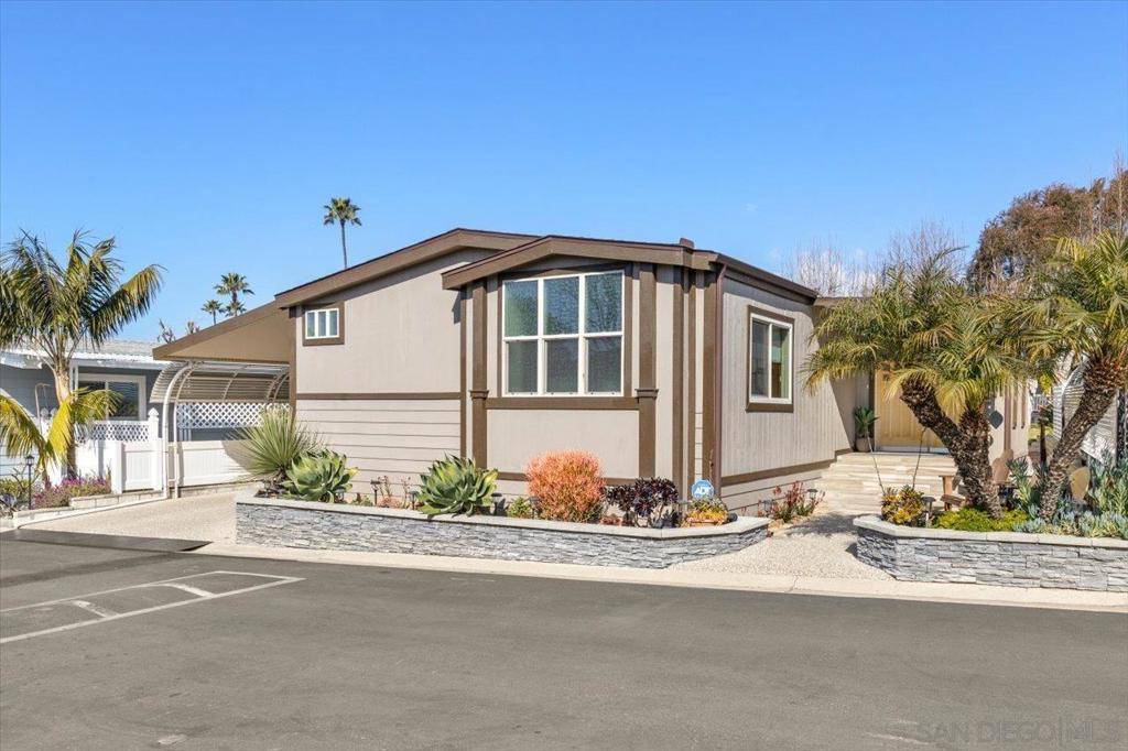 Carlsbad, CA 92011,7232 Santa Barbara Street #318