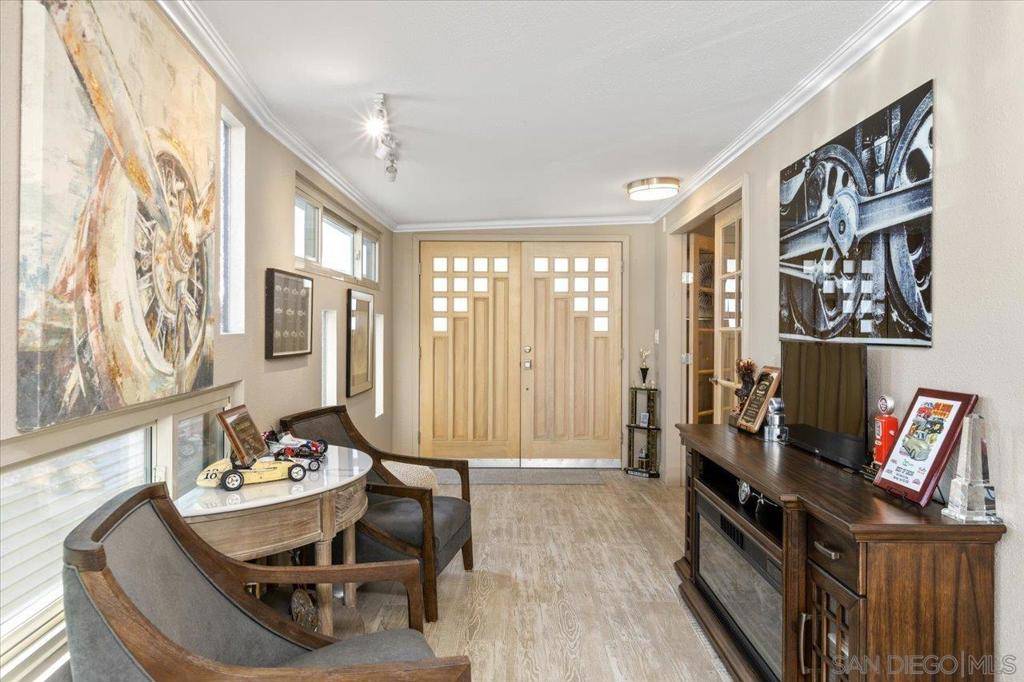 Carlsbad, CA 92011,7232 Santa Barbara Street #318