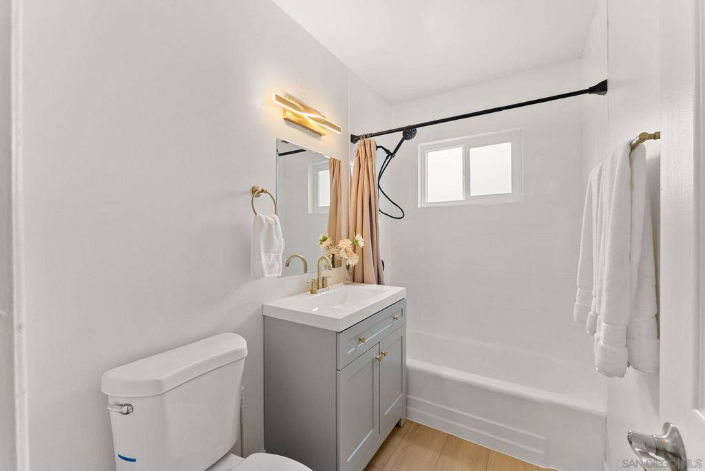 Imperial Beach, CA 91932,981 83 Elder Ave