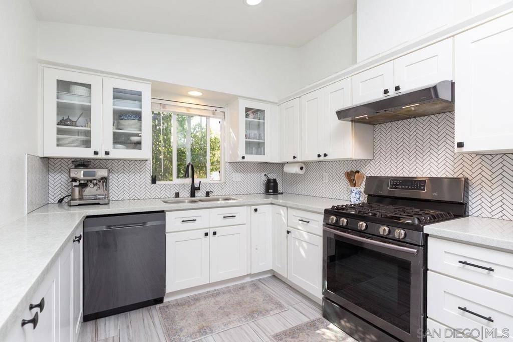 El Cajon, CA 92020,650 E Madison Ave