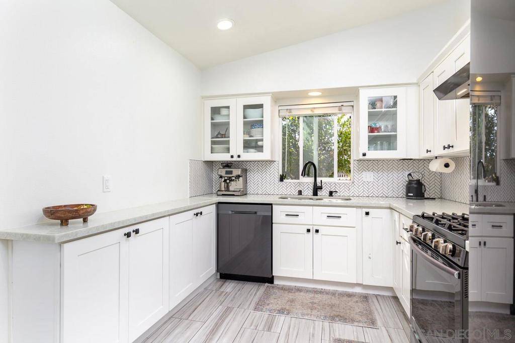 El Cajon, CA 92020,650 E Madison Ave