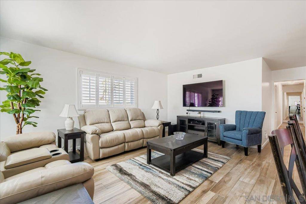 San Diego, CA 92117,4242 Appleton St