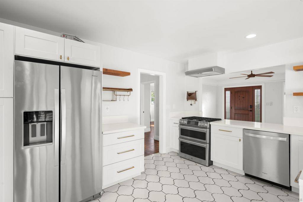 San Diego, CA 92107,4734 Santa Cruz Ave