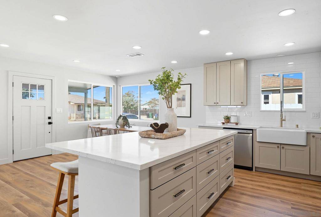 San Diego, CA 92111,2525 Inman Ct