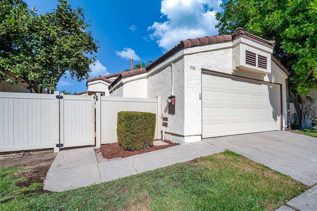 San Diego, CA 92113,956 S 45Th St