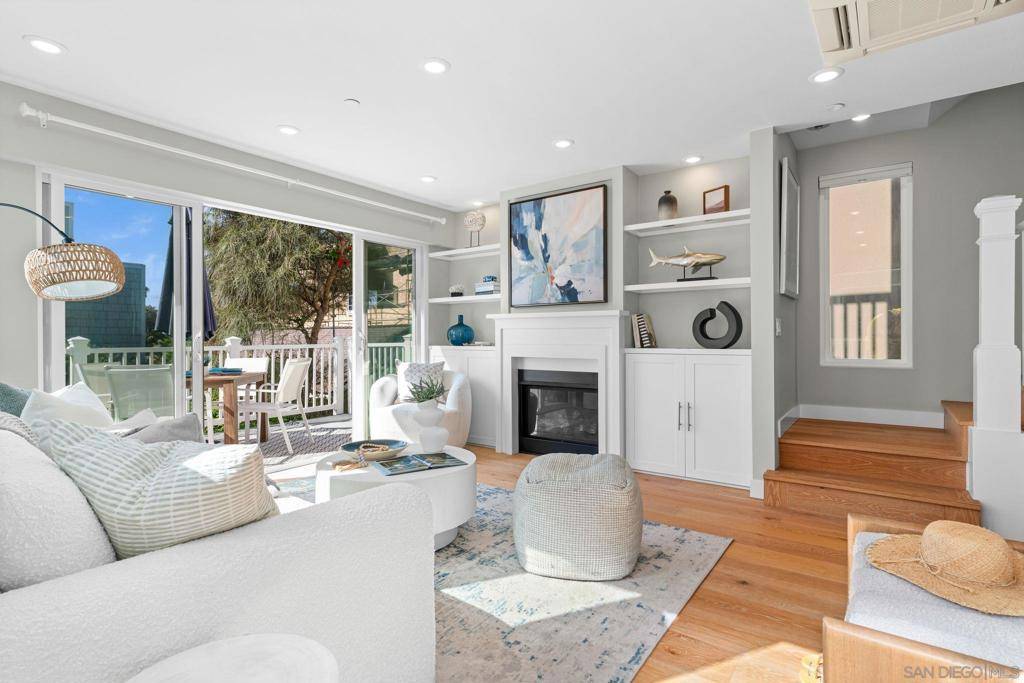 San Diego, CA 92107,4954 Saratoga Ave