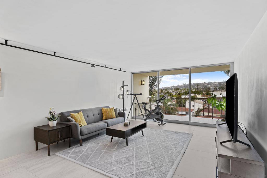 San Diego, CA 92109,4944 Cass St #604